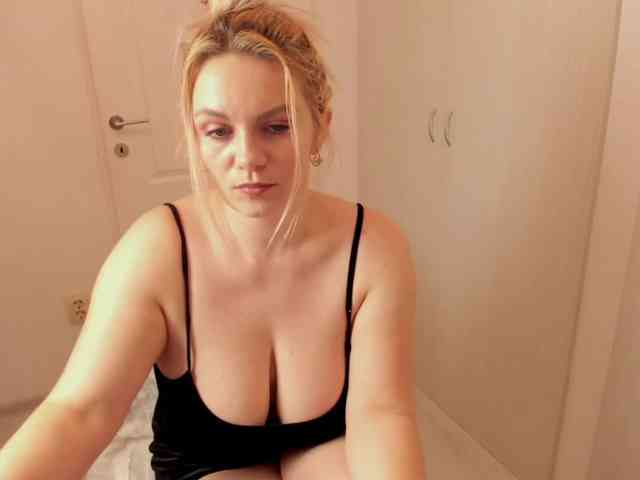 SherrySquirts webcam