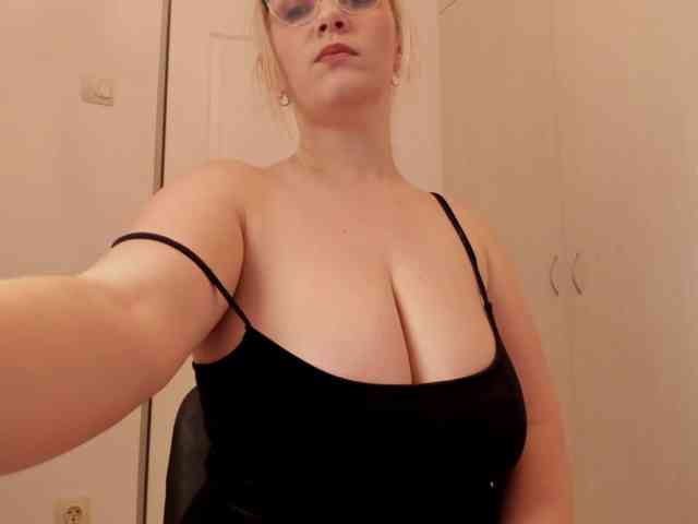 SherrySquirts webcam