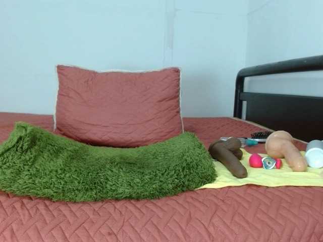 marilyn-beautifullyhairy's BongaCams show and profile