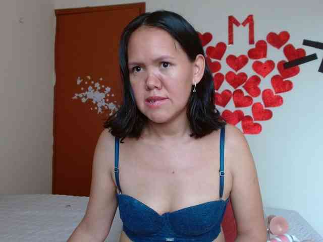 marilyn-beautifullyhairy webcam