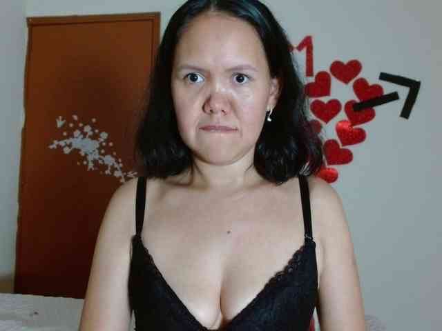 marilyn-beautifullyhairy webcam