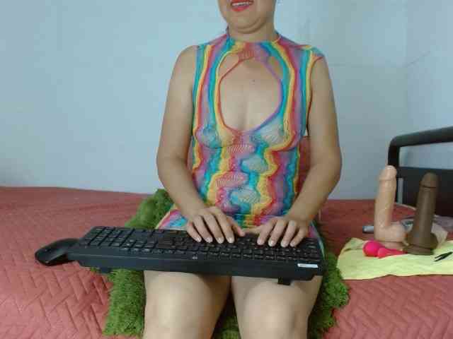 marilyn-beautifullyhairy webcam