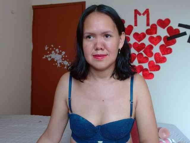 marilyn-beautifullyhairy webcam