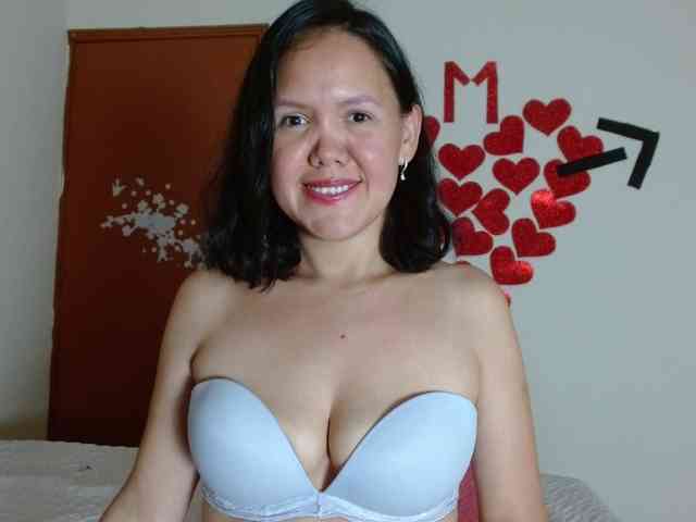 marilyn-beautifullyhairy webcam