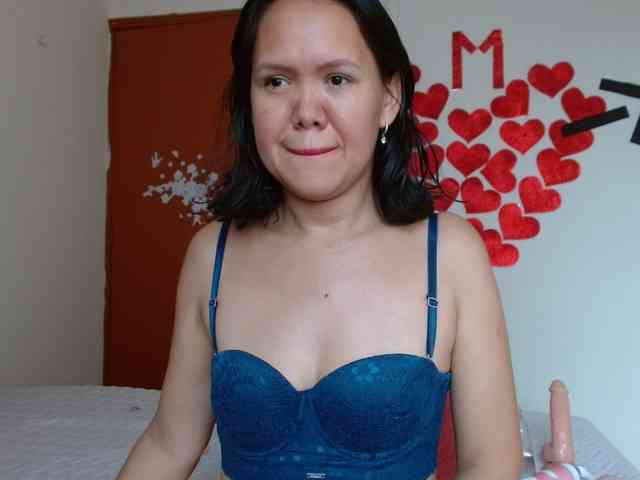 marilyn-beautifullyhairy webcam