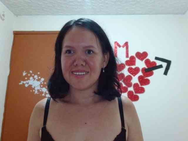 marilyn-beautifullyhairy webcam