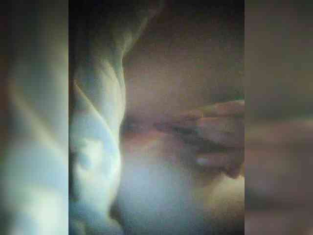 Selina-Lily webcam