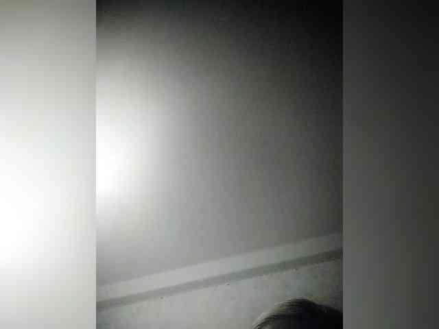 Selina-Lily webcam