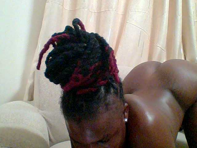 Veravee webcam bongacams model stream image