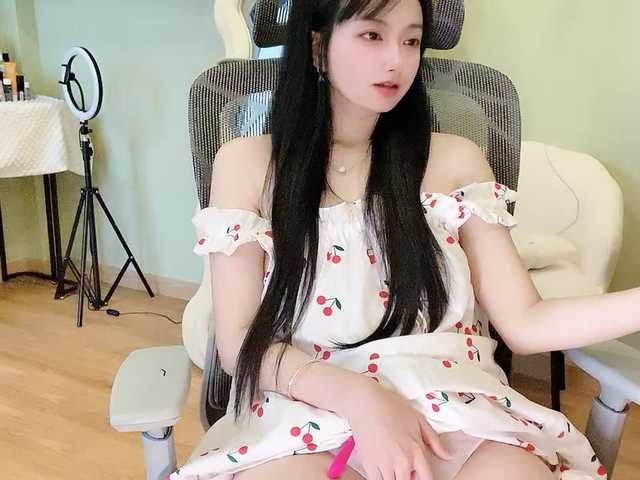 Sari94's BongaCams show and profile