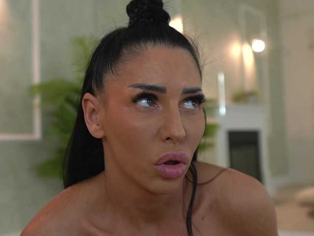 Sex chat gratuit in direct cu MyaBlack pe BongaCams