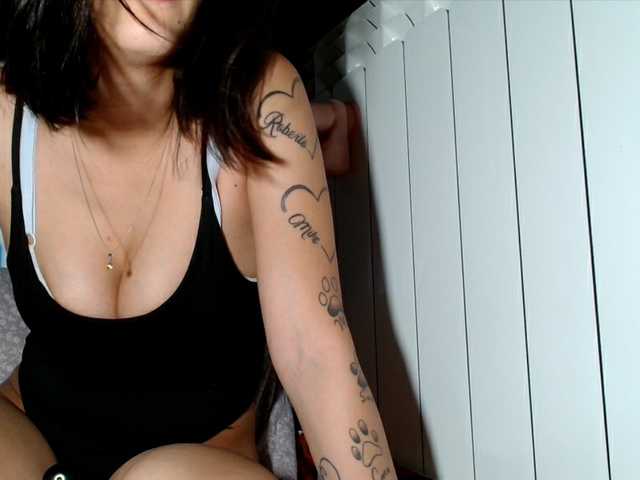 Larosarossa98's BongaCams show and profile