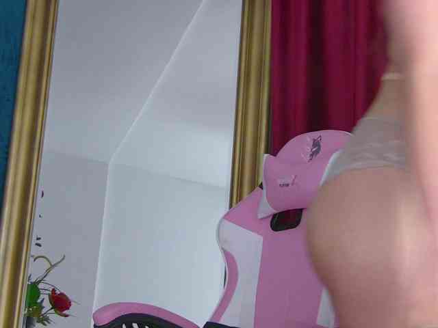 ArielQuinn webcam