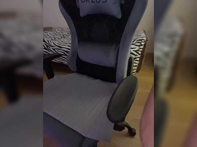 molochnaya000 from BongaCams