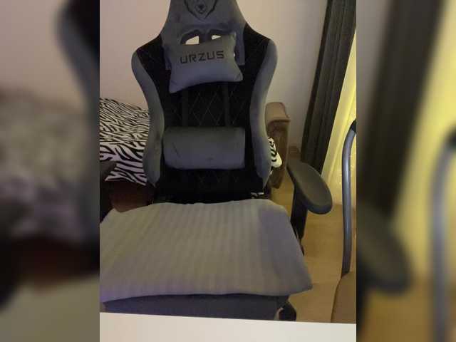 molochnaya000's BongaCams show and profile