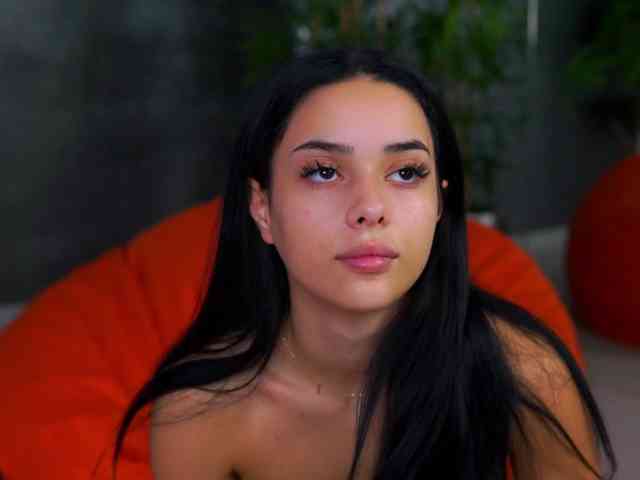 CherrySelena webcam