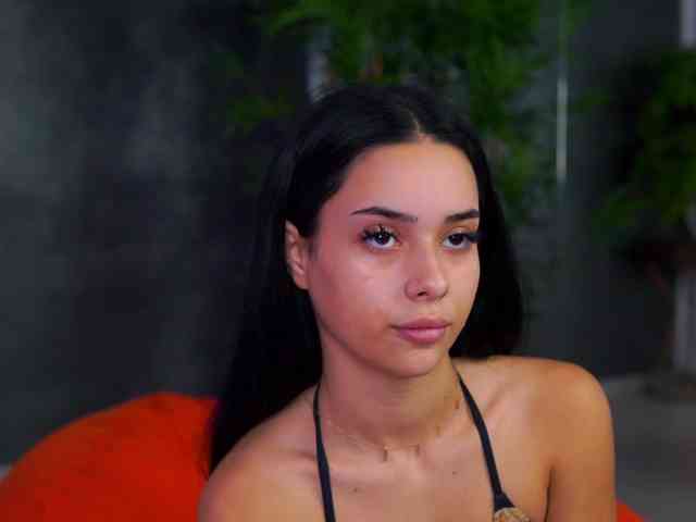 CherrySelena webcam