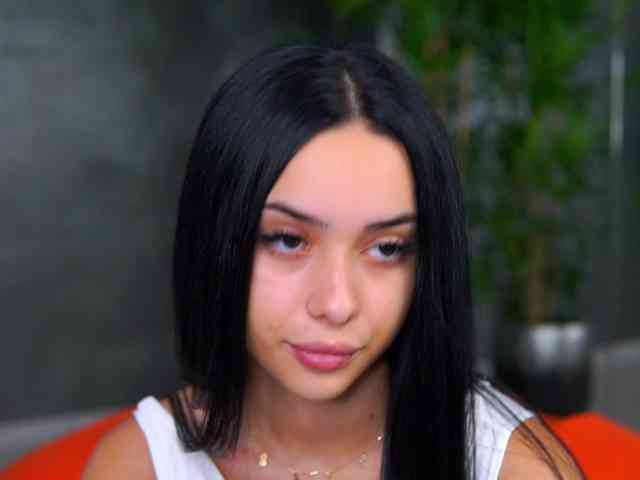 CherrySelena webcam