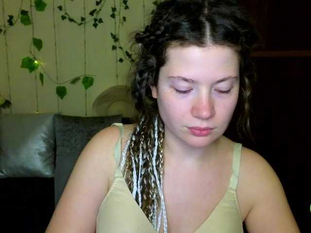 Aliciafolow009's BongaCams show and profile