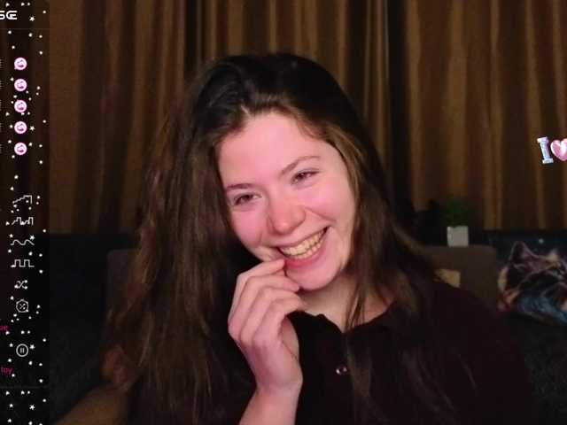 Aliciafolow009's BongaCams show and profile