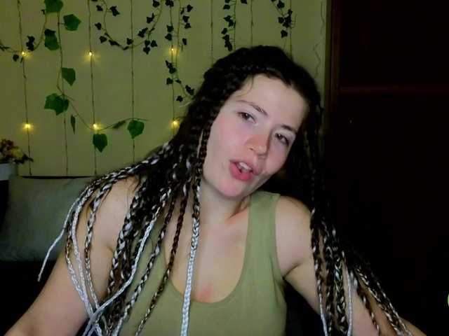 Aliciafolow009's BongaCams show and profile