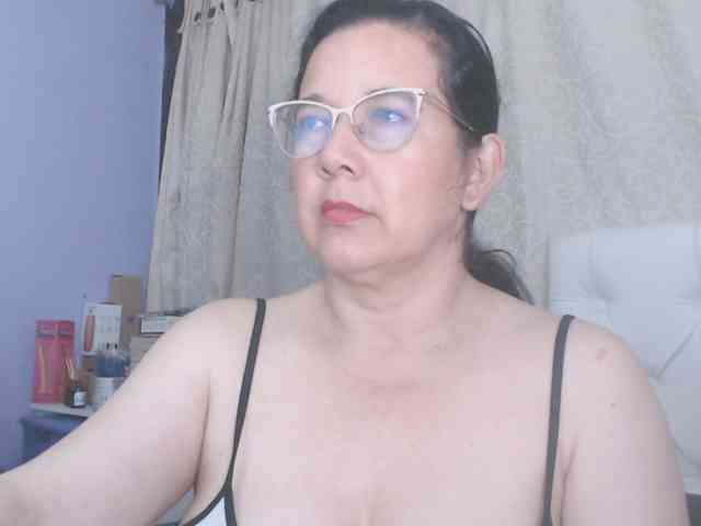 Maturepriscila webcam