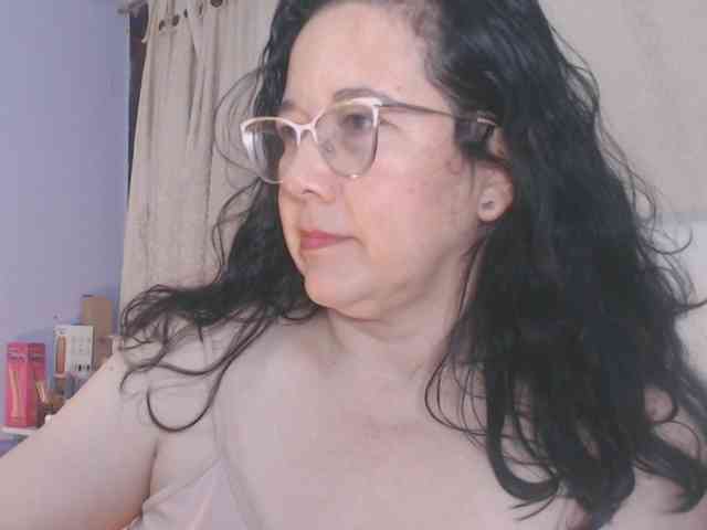 Maturepriscila webcam