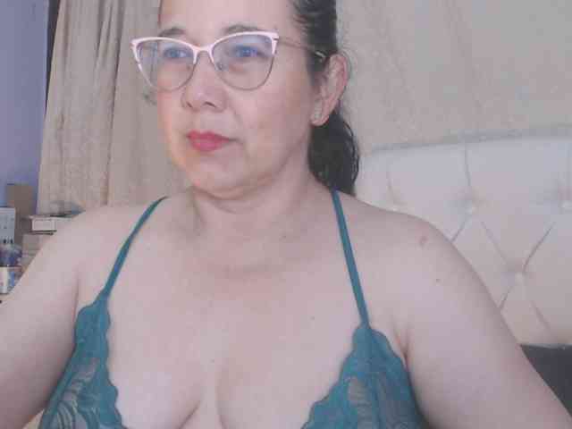 Maturepriscila webcam
