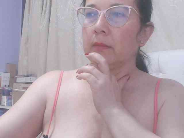 Maturepriscila webcam