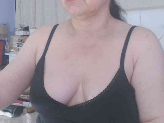 Maturepriscila webcam