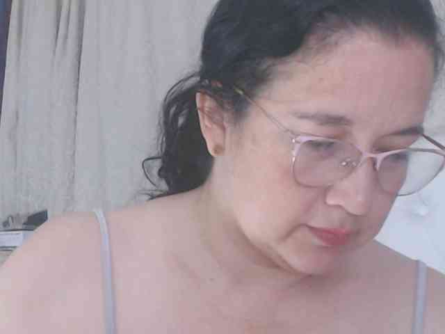 Maturepriscila webcam