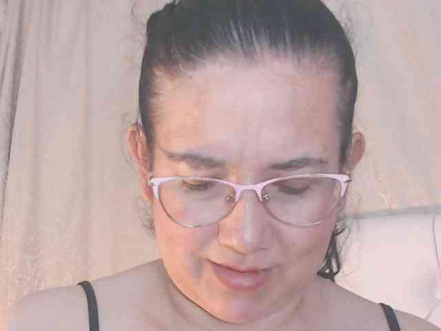 Maturepriscila webcam