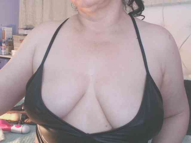 Maturepriscila webcam