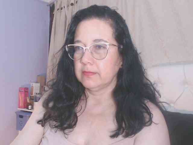 Maturepriscila webcam