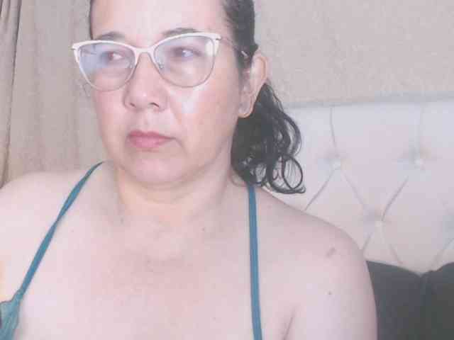 Maturepriscila webcam