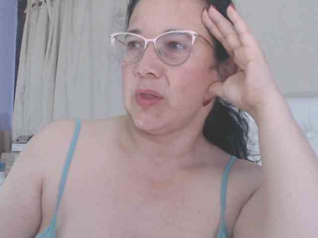 Maturepriscila webcam