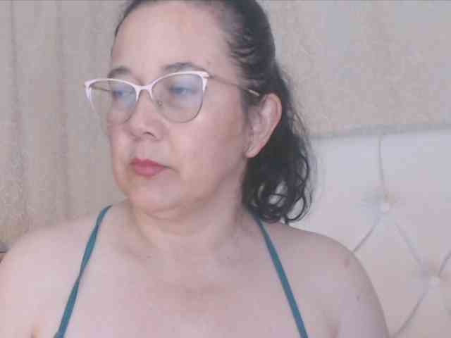 Maturepriscila webcam