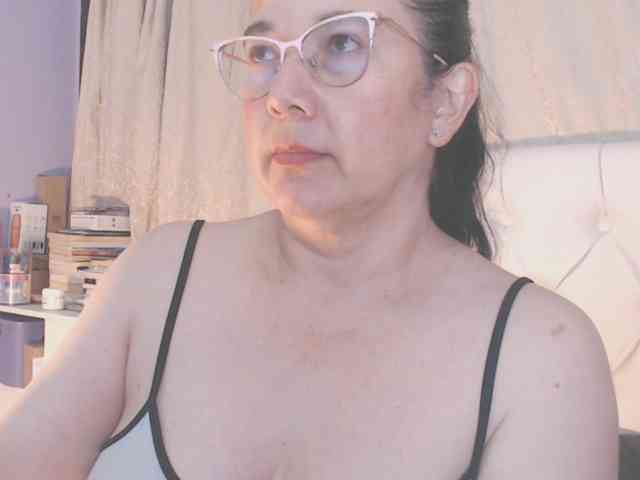 Maturepriscila webcam
