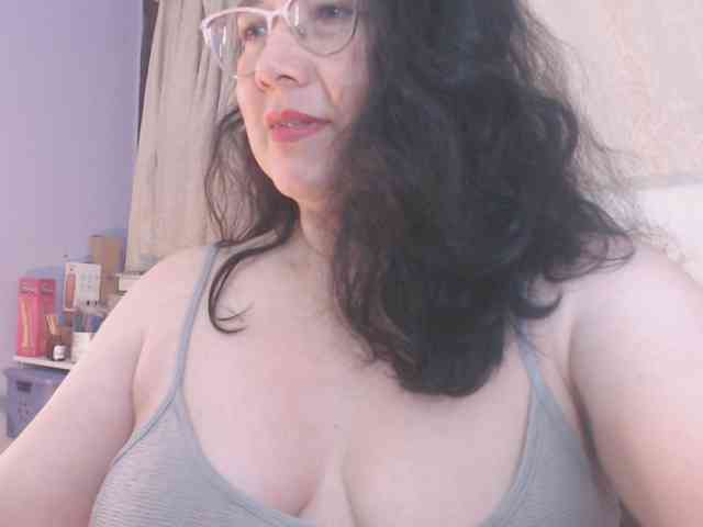 Maturepriscila webcam