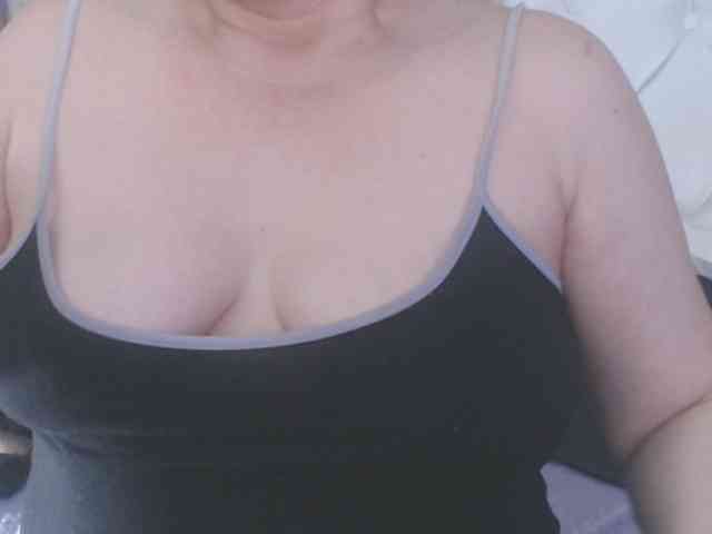 Maturepriscila webcam