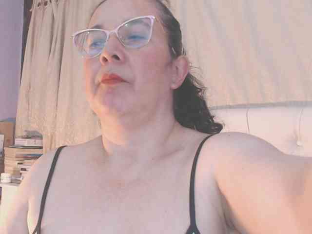 Maturepriscila webcam