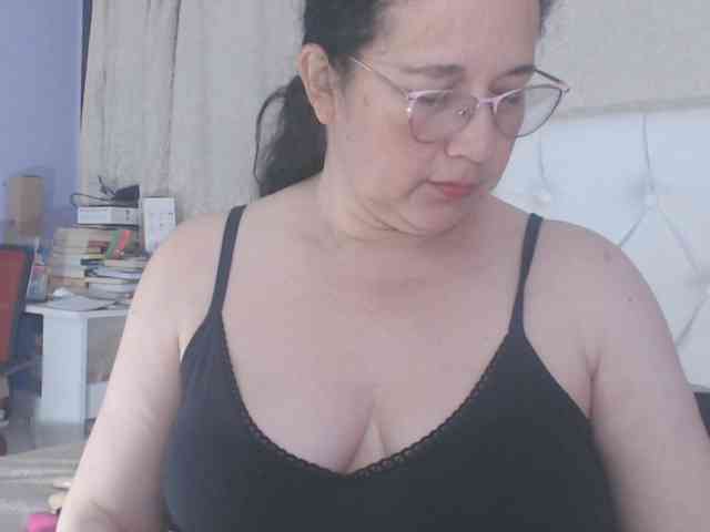 Maturepriscila webcam