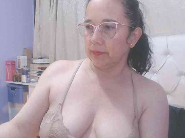 Maturepriscila webcam