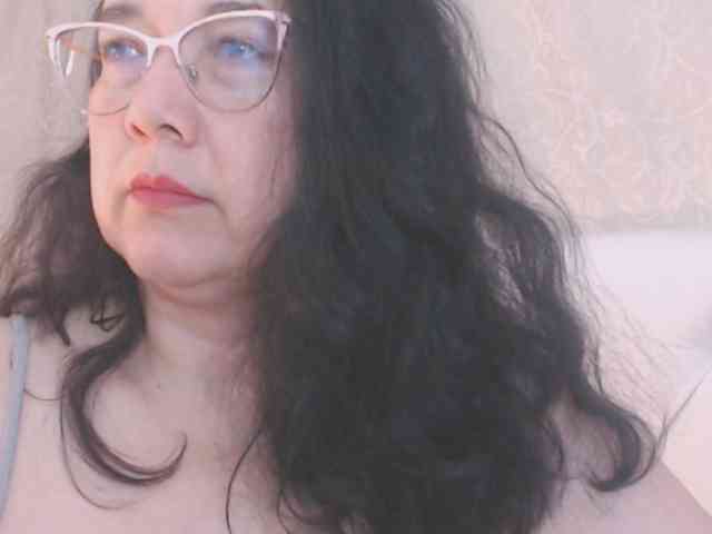 Maturepriscila webcam