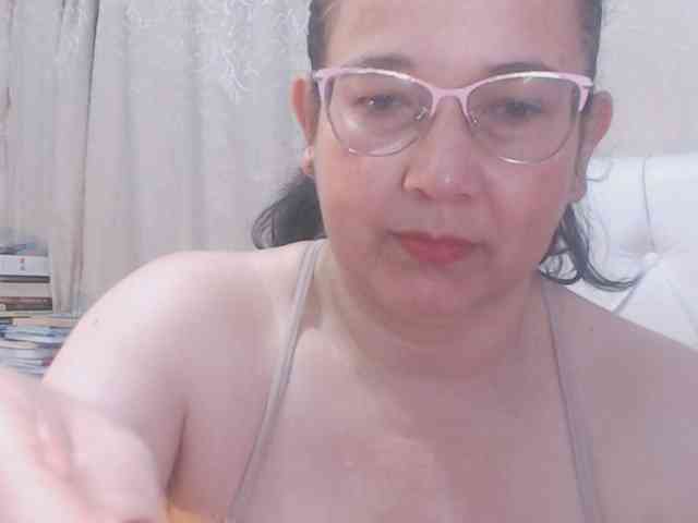 Maturepriscila webcam