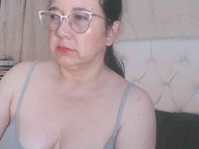Maturepriscila webcam