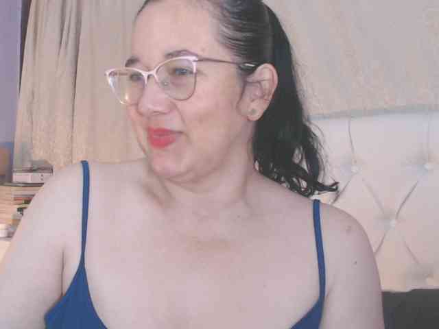 Maturepriscila webcam