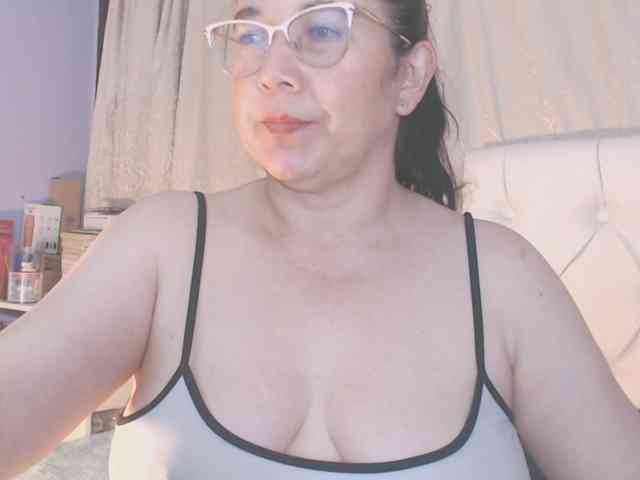 Maturepriscila webcam