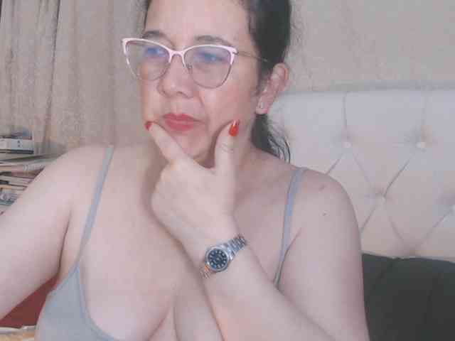 Maturepriscila webcam