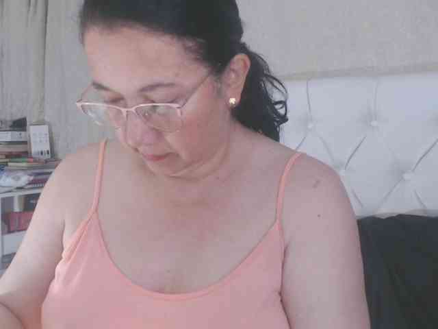 Maturepriscila webcam